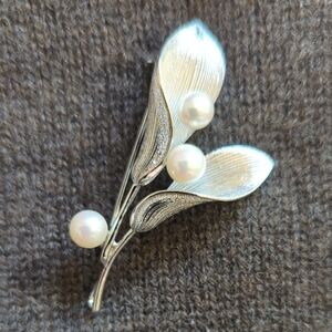 Sweet Vintage Silver and Pearl Brooch